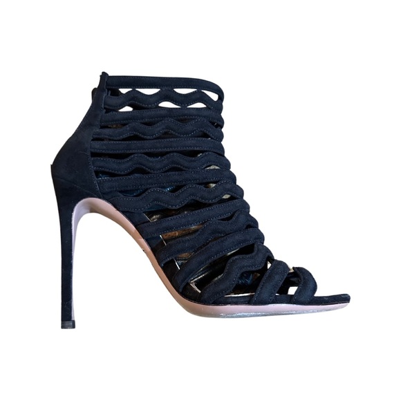 Prada - Picture 5 of 7